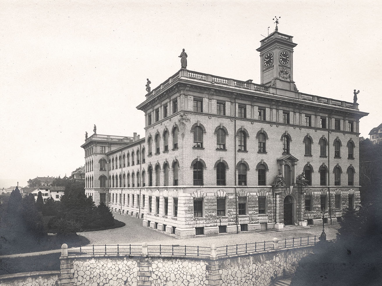 Das Physikgebäude der ETH, 1924. (Bild: Franz Schmelhaus / ZB Zürich)